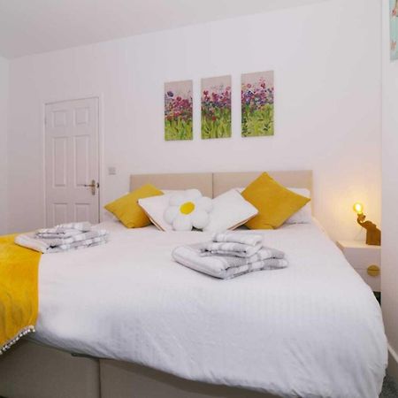Rydal House 2 Bedroom House With Upstairs Bathroom Newton-le-Willows Quarto foto