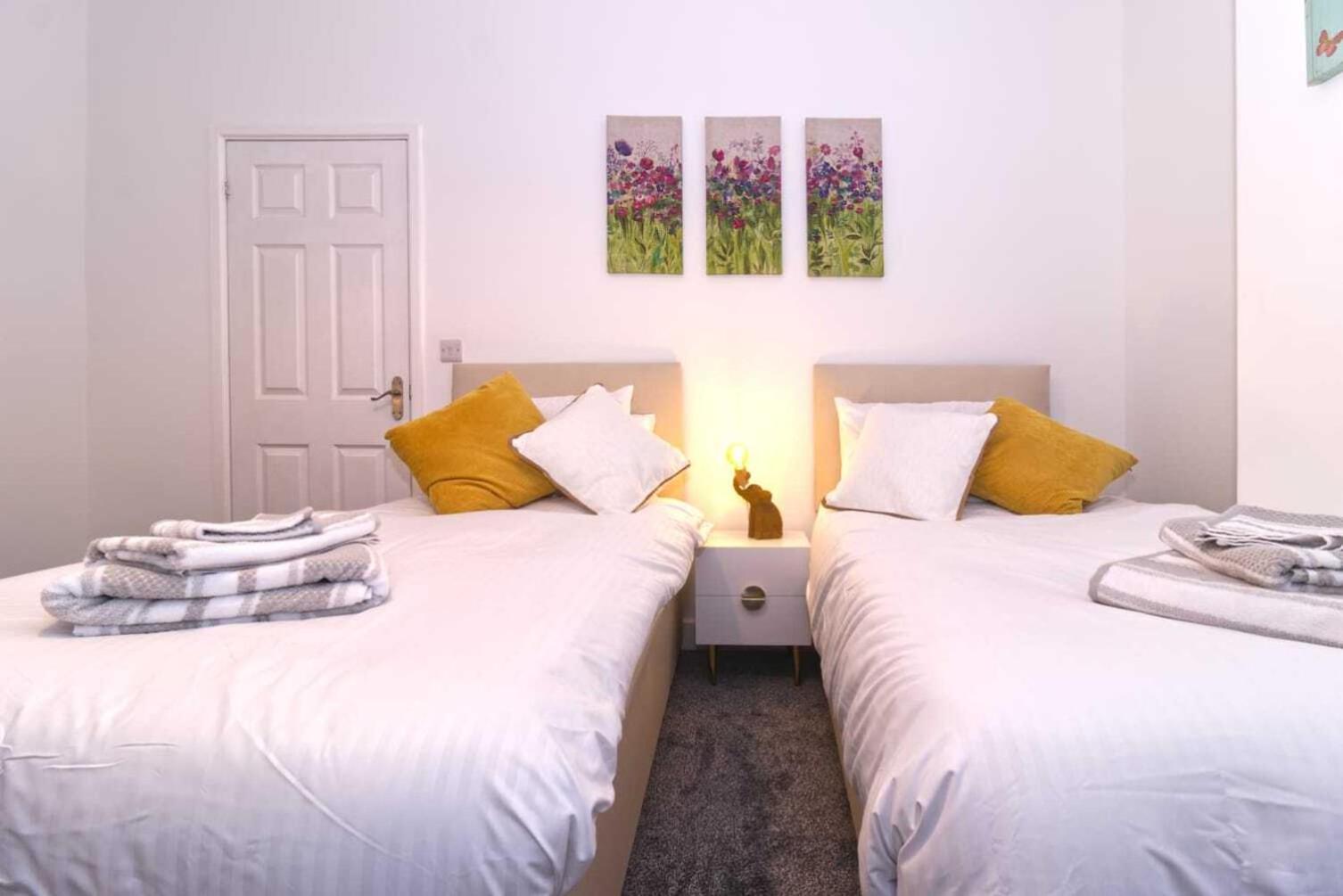 Rydal House 2 Bedroom House With Upstairs Bathroom Newton-le-Willows Quarto foto