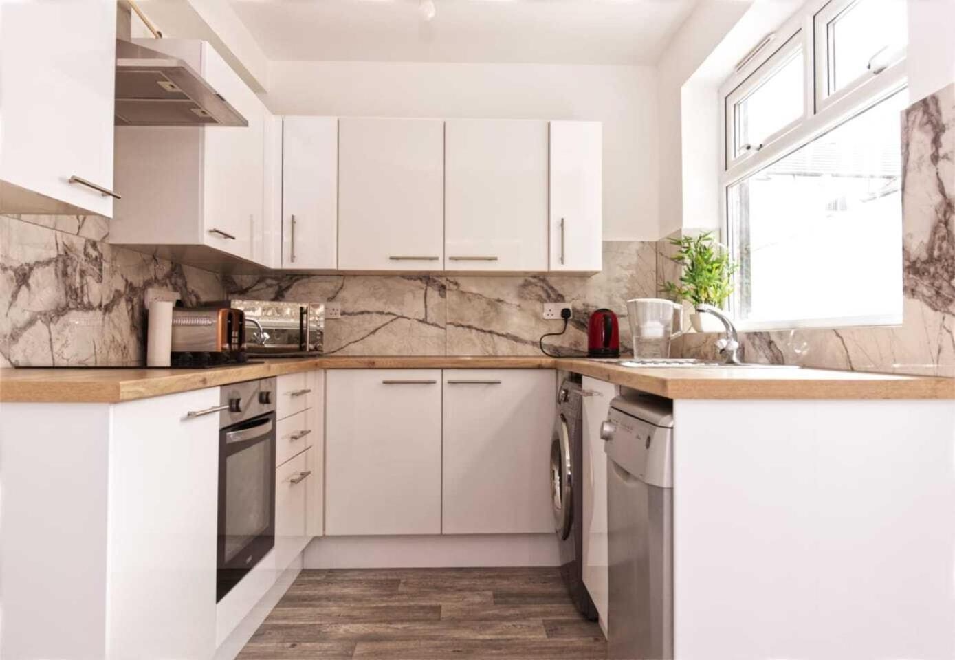 Rydal House 2 Bedroom House With Upstairs Bathroom Newton-le-Willows Quarto foto